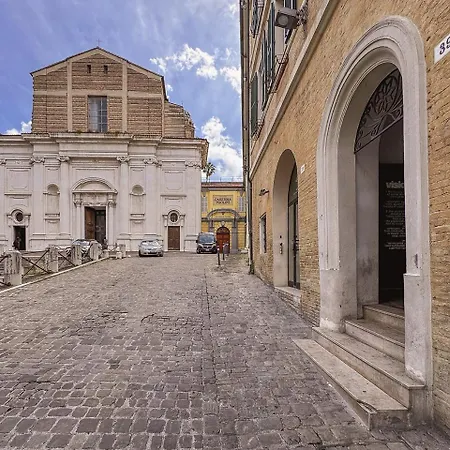Ancona: 6 Guests By Host Hero *